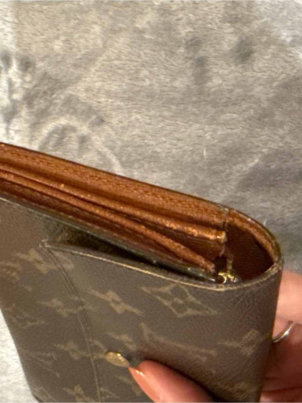 LV long snap wallet in very good condition, barely used.  With box & dustbag - Picture 5 of 9